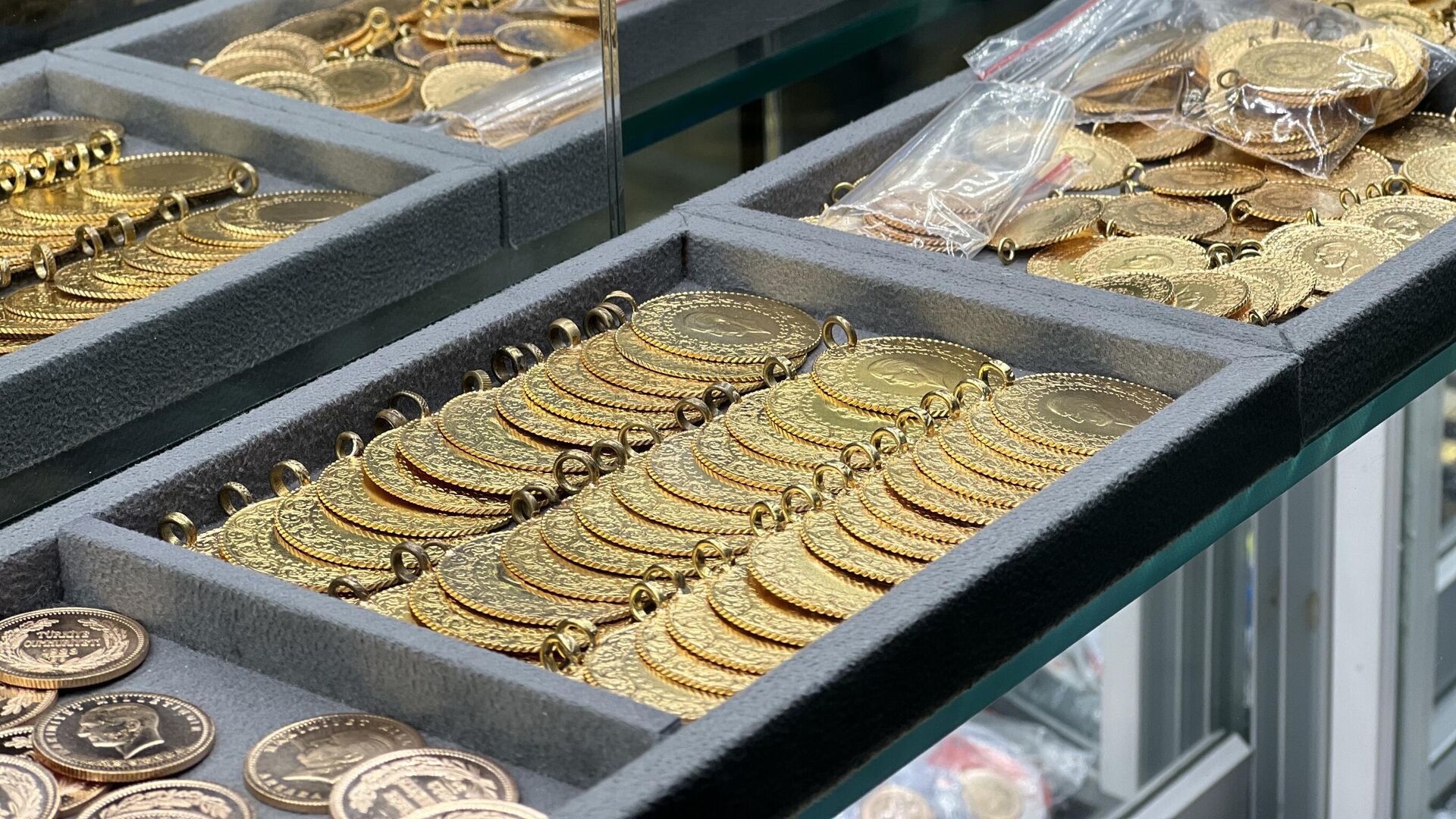 Banka iflaslarıyla hareketlenen altın için panik satışı uyarısı: ‘Düşüşler korkutmasın’