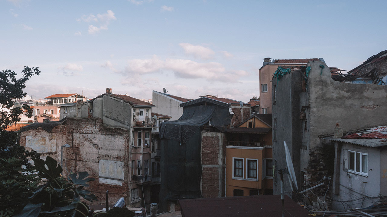 Depreme karşı bina güçlendirmenin veya binayı yıkıp yeniden yapmanın İstanbullulara maliyeti nedir