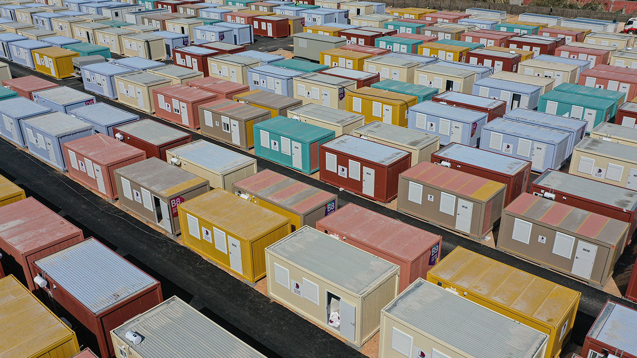 Dünya Kupası’nda kullanılan konteynerler depremzedelerin yeni evi olacak