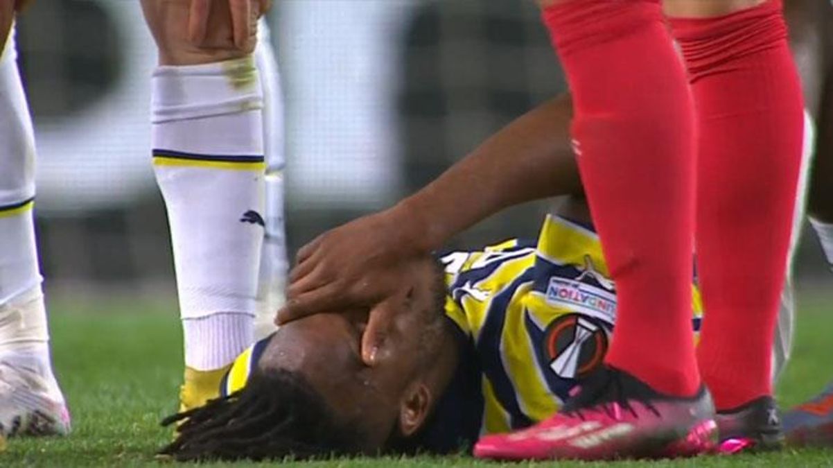 Fenerbahçe, Sevilla maçına şanssız başladı! Batshuayi, ilk yarıyı bitiremedi