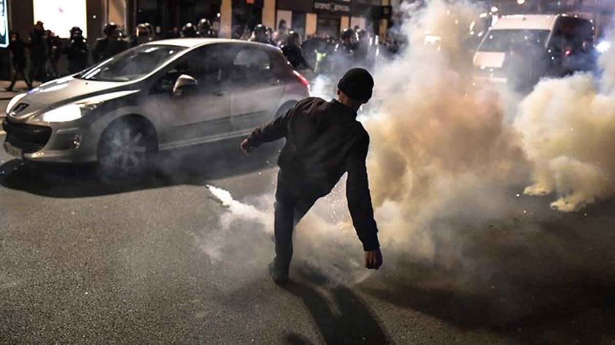 Fransa’da tansiyon düşmüyor! Gösterilerde, polis müdahalesiyle bir kişinin parmağının koptuğu iddia edildi