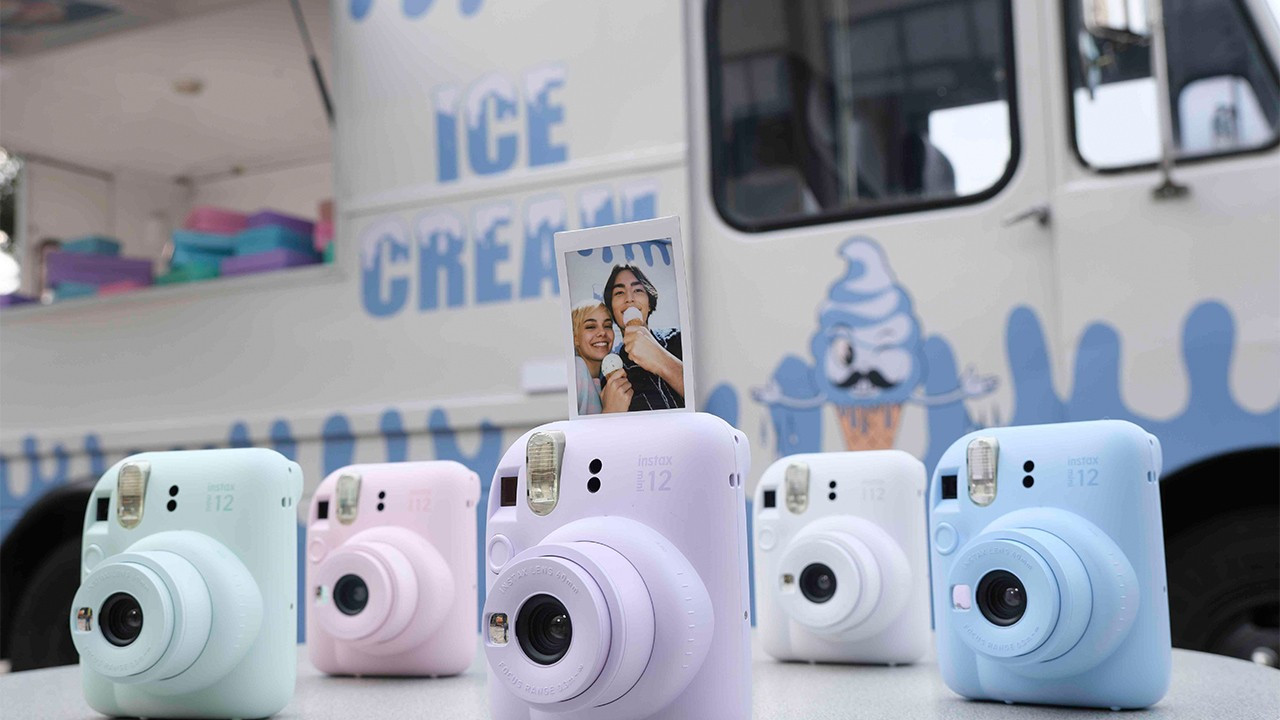 Fujifilm, instax mini 12 fotograf makinesini piyasaya sürdü