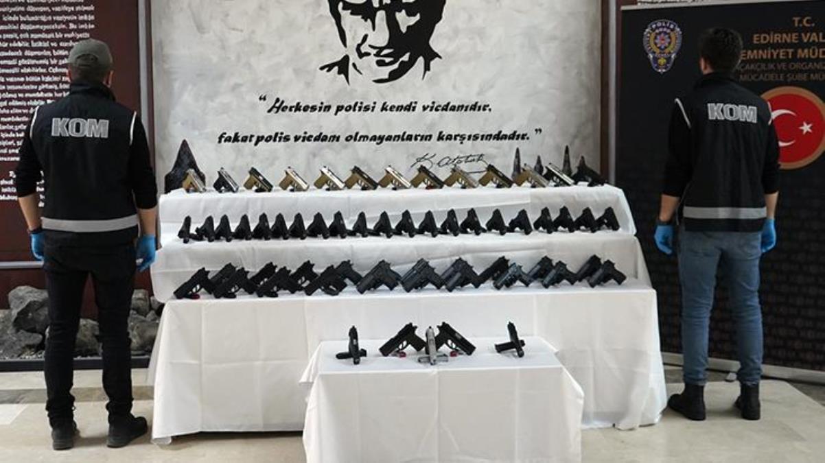 Hamzabeyli Sınır Kapısı’nda durdurulan araçta 59 tabanca ele geçirildi! Bulgar çift gözaltında