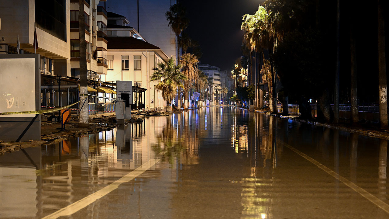 Hatay’ın İskenderun ilçesinde deniz seviyesi yükseldi