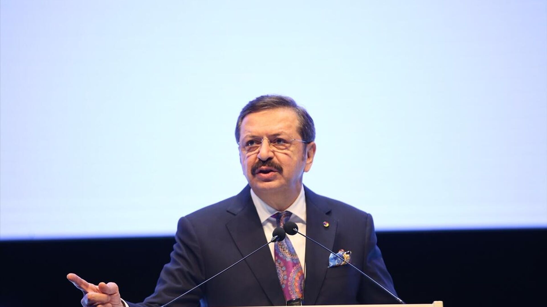 Hisarcıklıoğlu: Deprem bölgesindeki şehirlerin ekonomisinin canlılığını devam ettirmemiz lazım