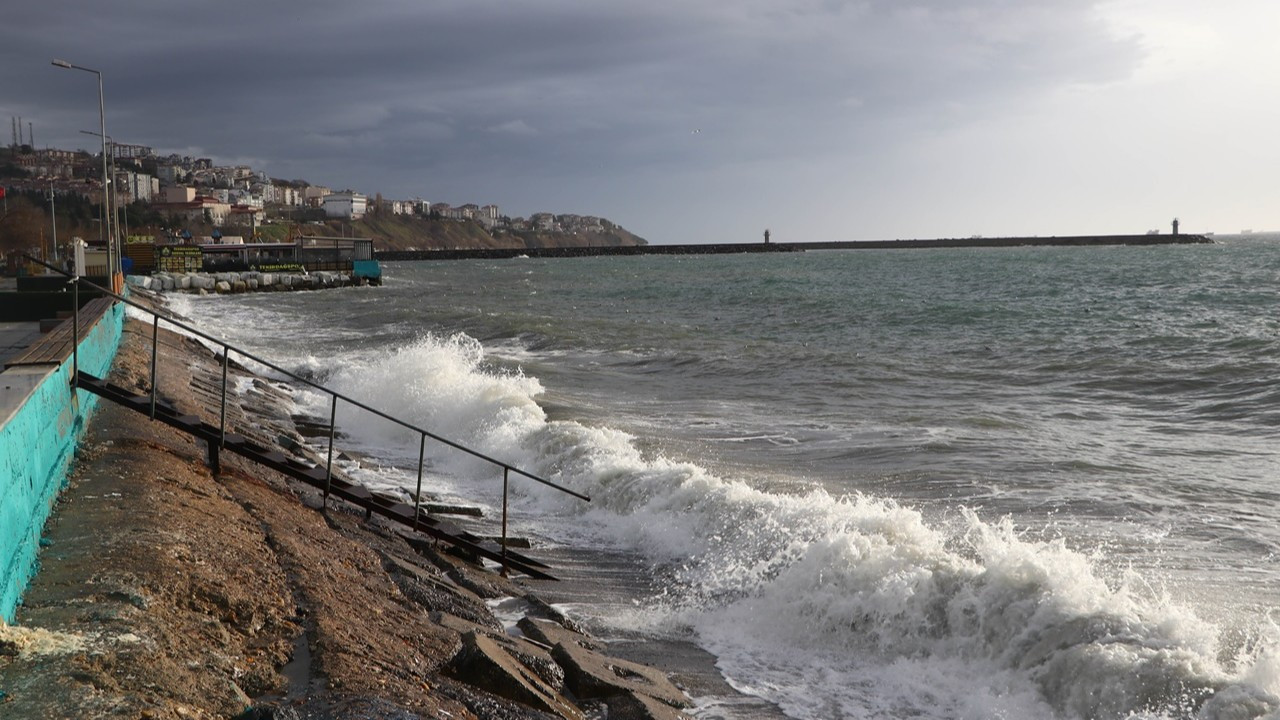 İstanbul’da lodos etkili oluyor! Bazı vapur seferleri yapılamıyor
