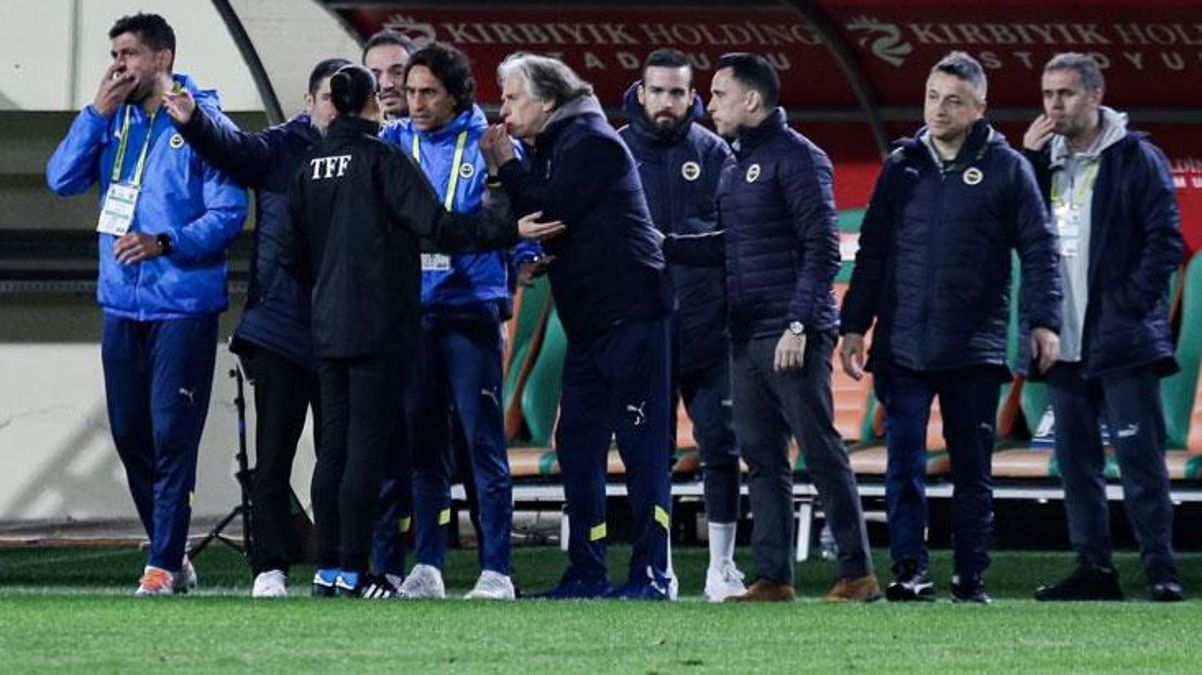 Jorge Jesus’un günlerdir konuşulan cümlesine canlı yayında düzeltme geldi: Hakemlerle ilgili söylemedi