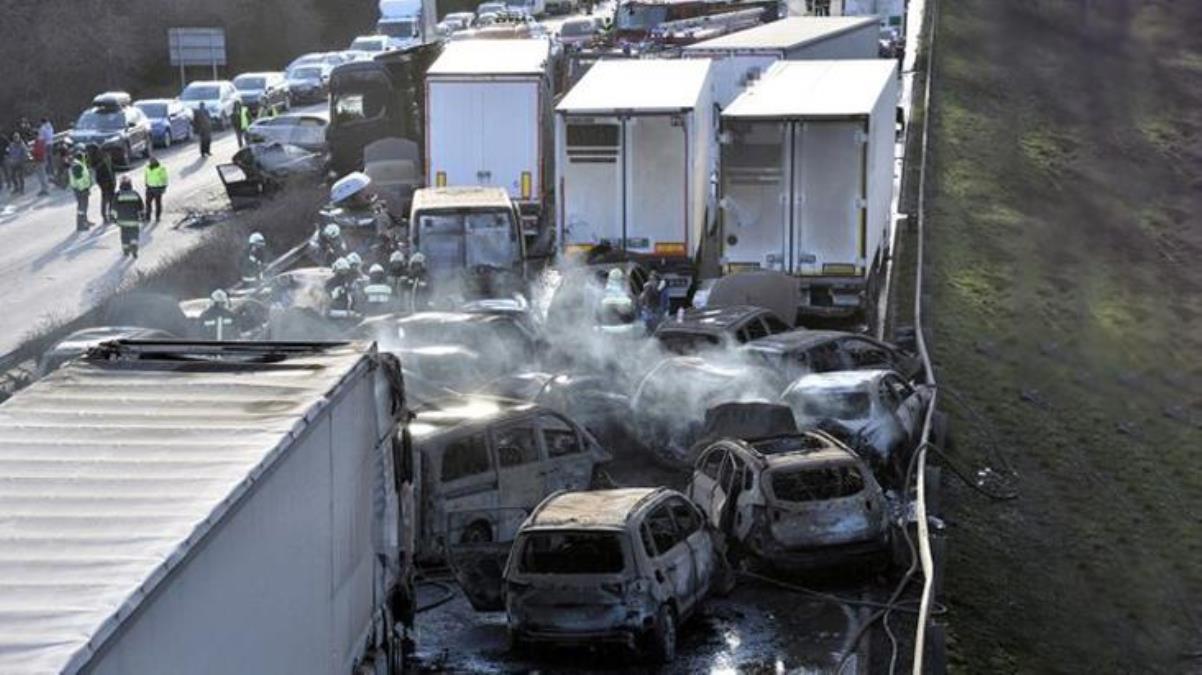 Macaristan’da 40’tan fazla araç birbirine girdi! 13’ü ağır 36 yaralı var