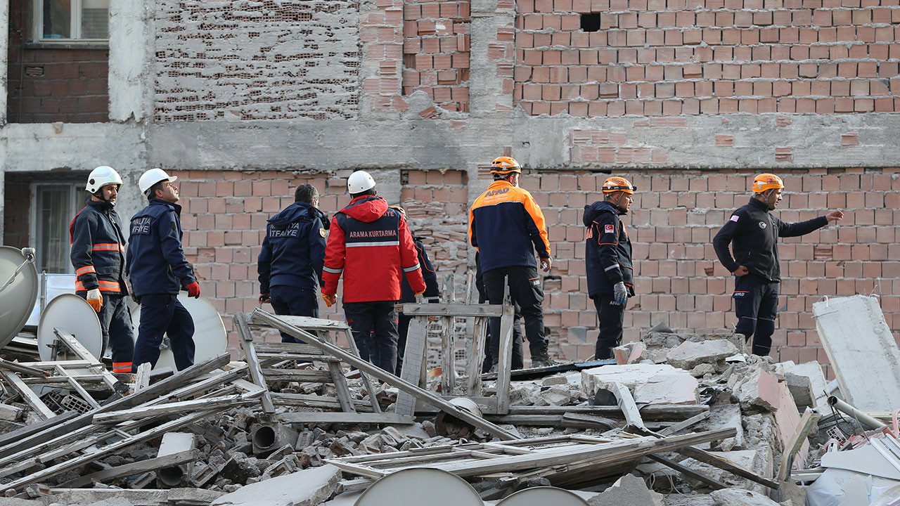 Malatya’da 5 katlı bina çöktü