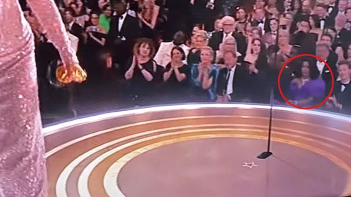 Oscar’ı Jamie Lee Curtis’e kaptıran ünlü oyuncu Angela Bassett’in tepkisi olay oldu! Ne yüzü güldü, ne de alkışladı