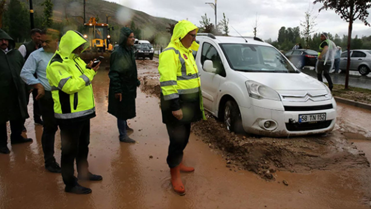 Sağanak yağış Sivas kırsalında sele yol açtı
