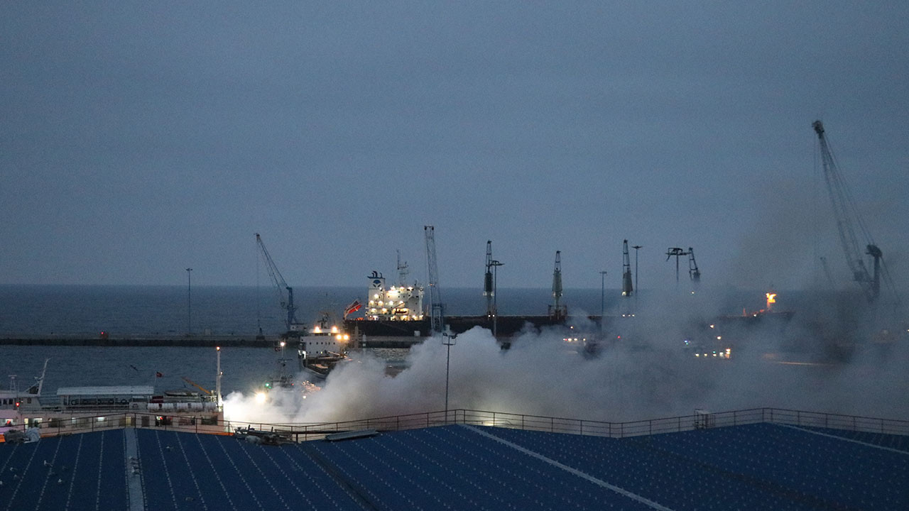 Tekirdağ açıklarında arabalı feribottaki araçlarda çıkan yangın kontrol altına alındı