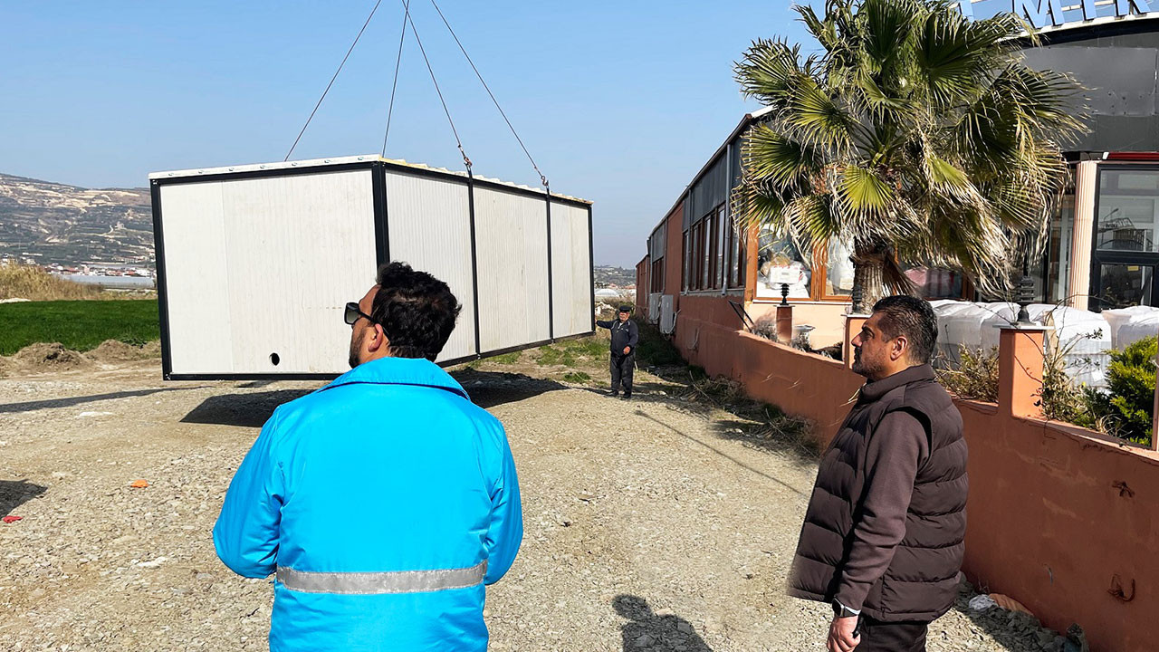 Toplam 1.800 konteynerden oluşacak “kasaba” projesinin  ilk etabı Hatay Samandağ’da başladı