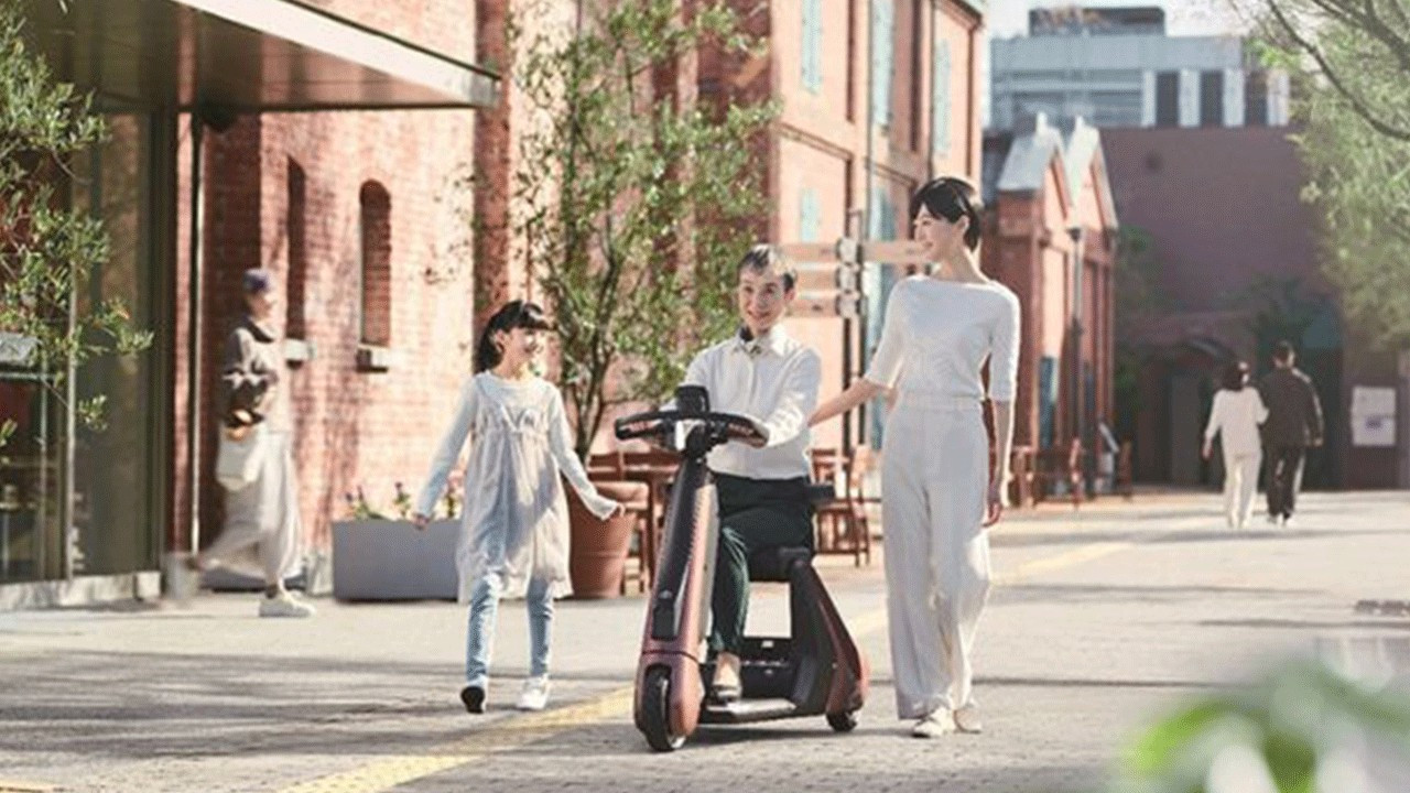 Toyota yaya mobilite asistanı C+walk S’i sergiledi