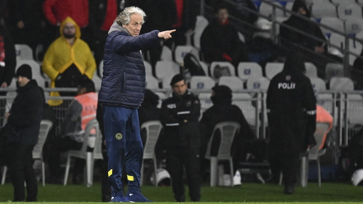 Fenerbahçe’nin hocası Jesus galibiyete rağmen mutsuz: Gol neden iptal edildi anlamadım
