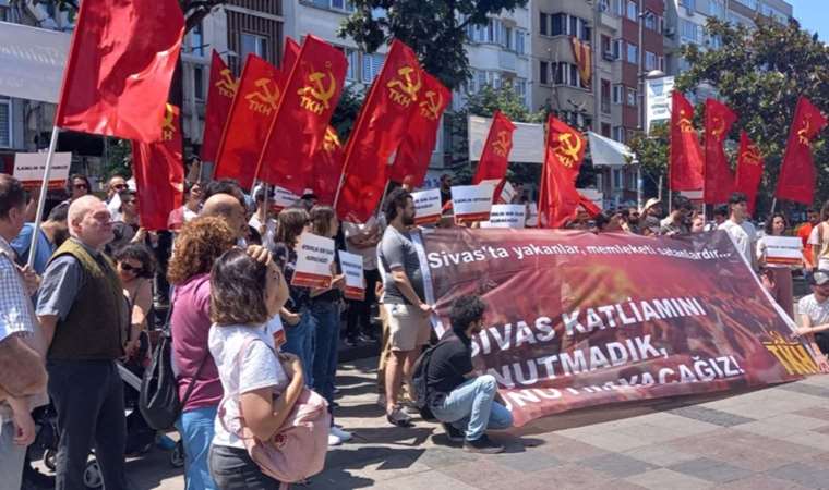 TKH’den Şişli Meydanı’nda 2 Temmuz açıklaması: ‘Ne Sivas’ın unutulmasına, ne de ülkemizin geleceğinin yok edilmesine izin vereceğiz!’
