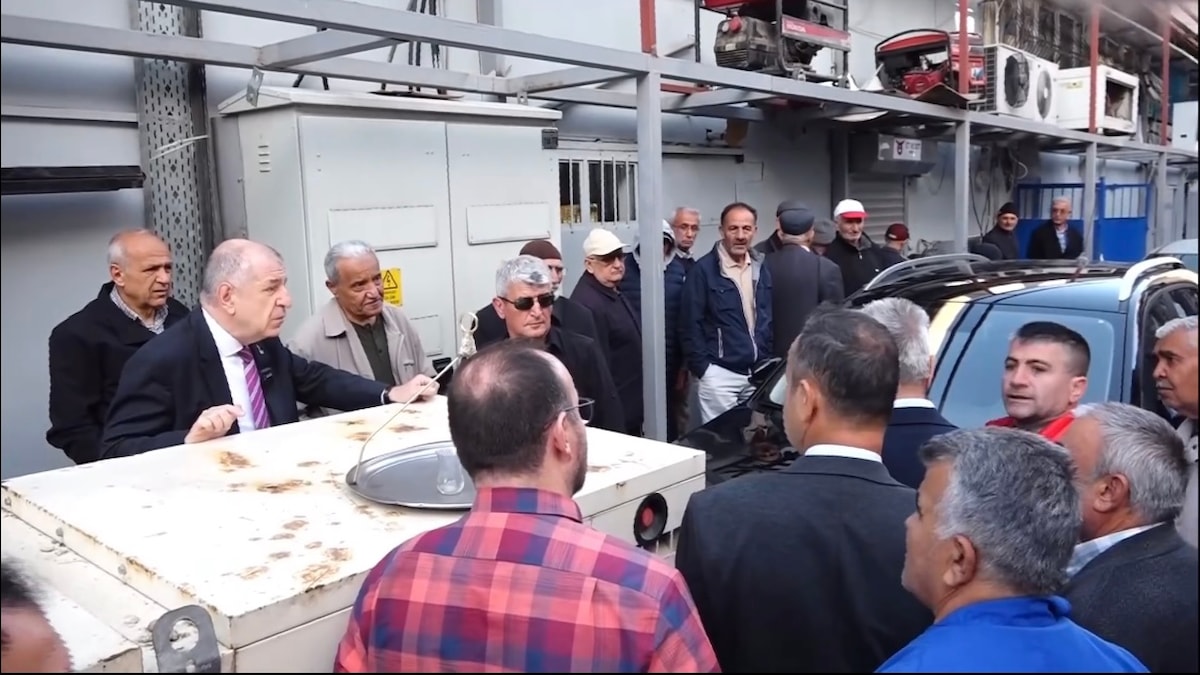 Vatandaştan kuyrukta isyan: Biz karanlıkta bekliyoruz, kendileri ıstakoz yiyor